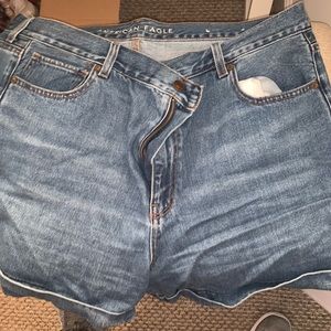 American Eagle Mom Short